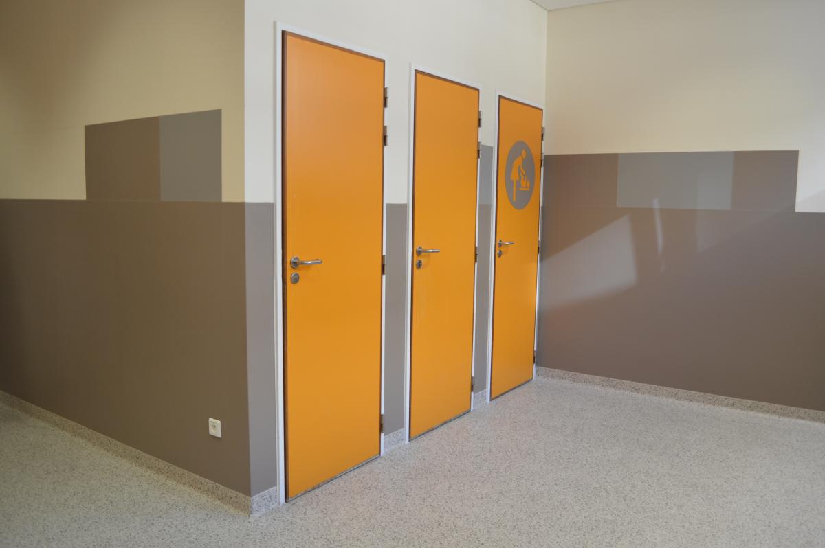 michem-uit-dendermonde-renoveerde-de-vloer-en-wanden-van-het-sanitair-aan-het-onthaal-van-uz-gasthuis